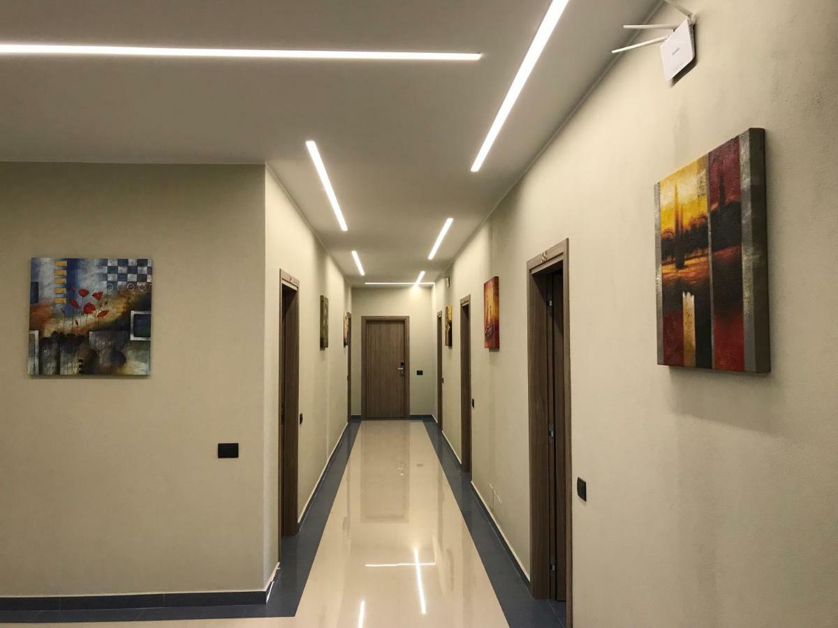 Western Star Hotel Durres Bagian luar foto