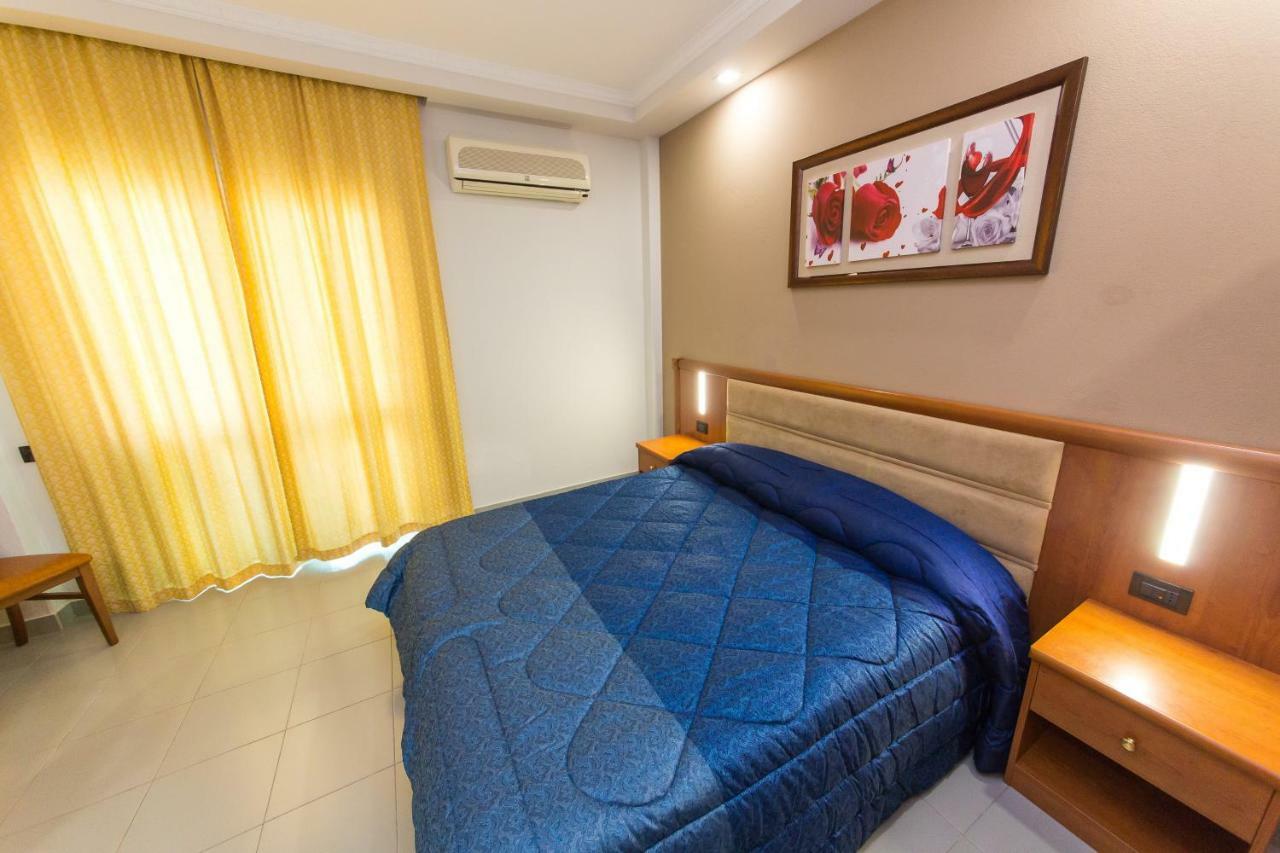 Western Star Hotel Durres Bagian luar foto