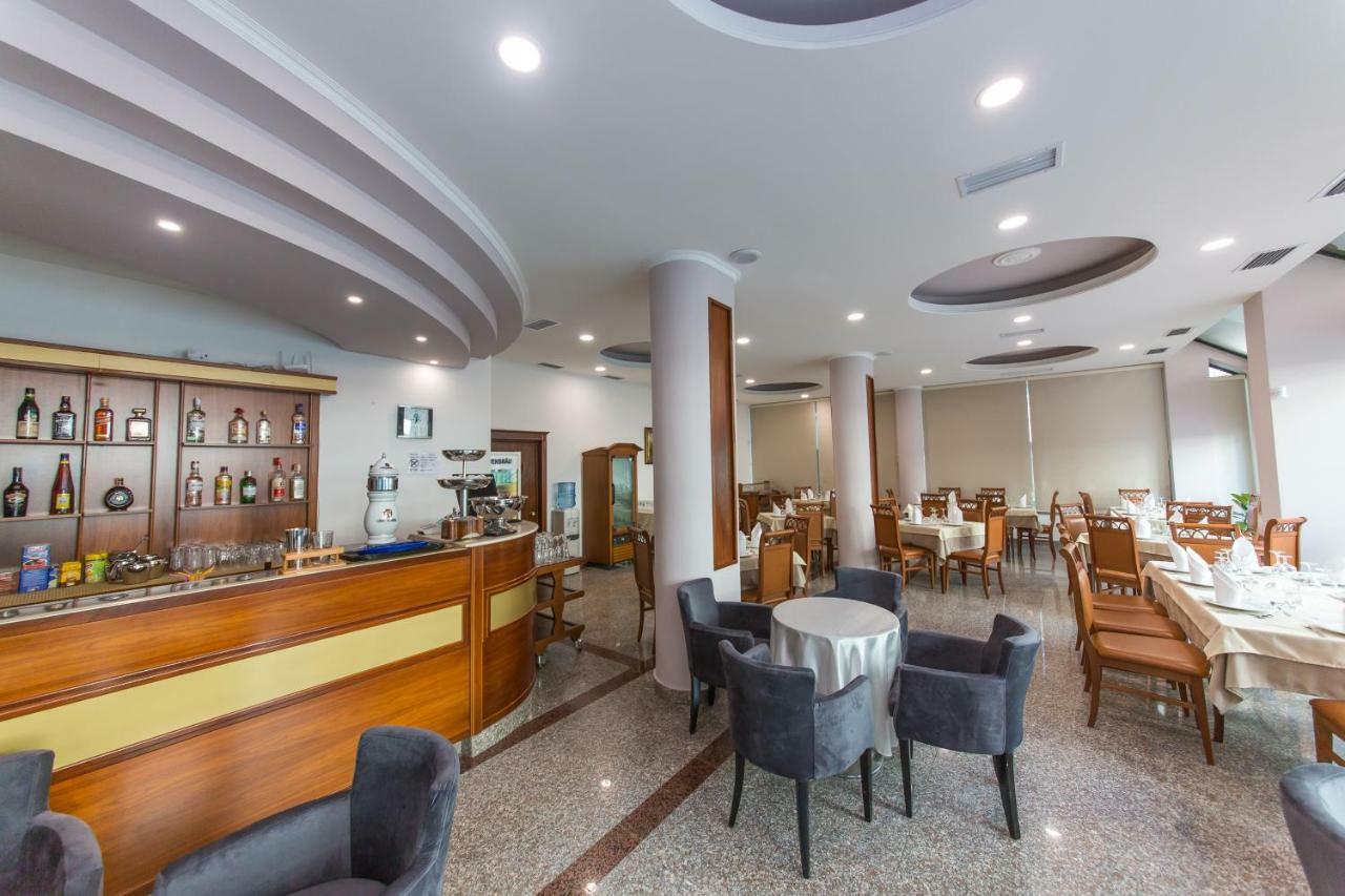 Western Star Hotel Durres Bagian luar foto