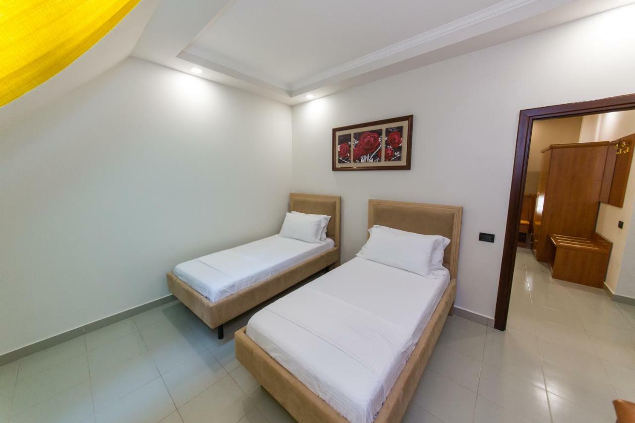Western Star Hotel Durres Bagian luar foto