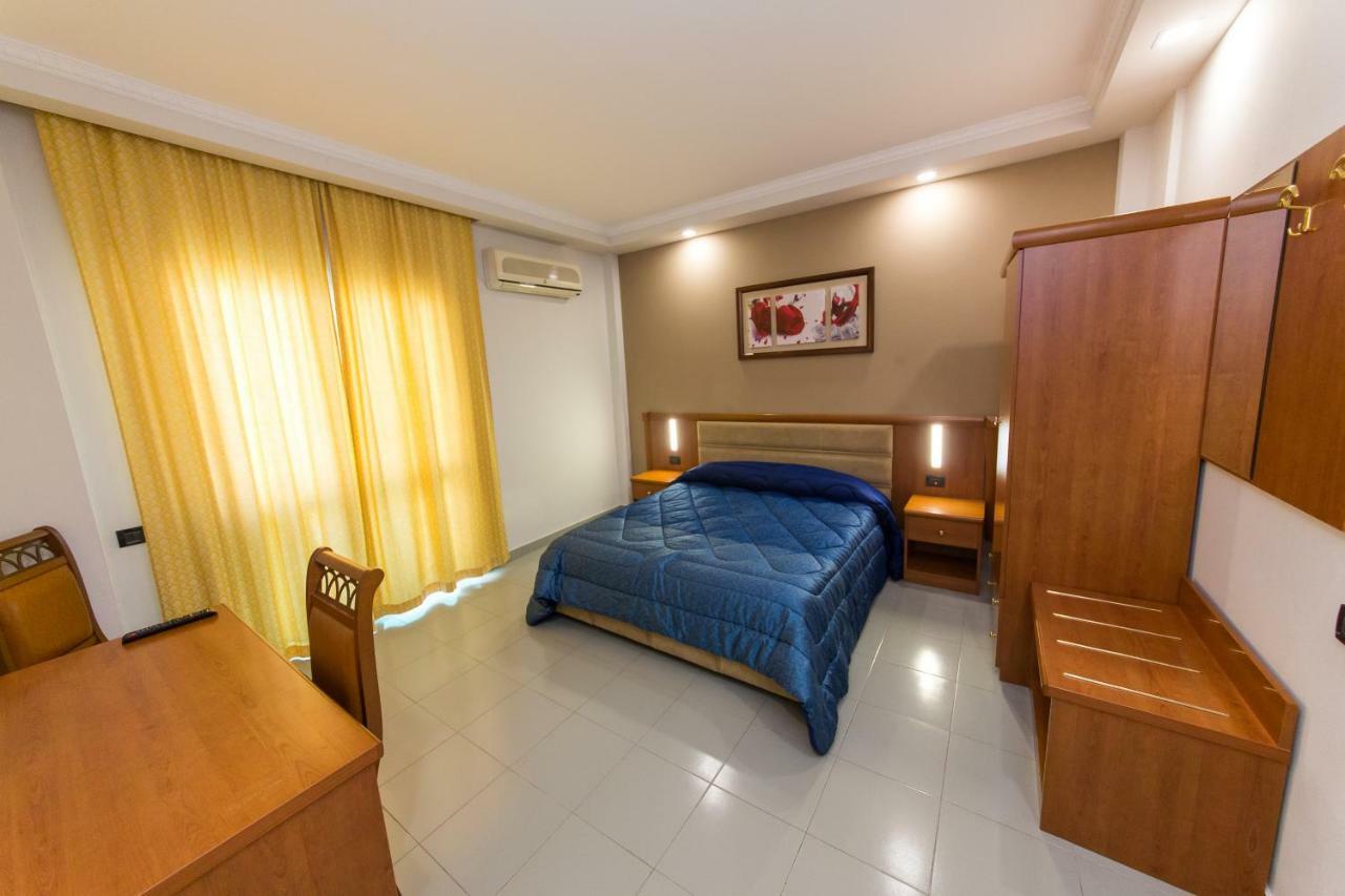 Western Star Hotel Durres Bagian luar foto