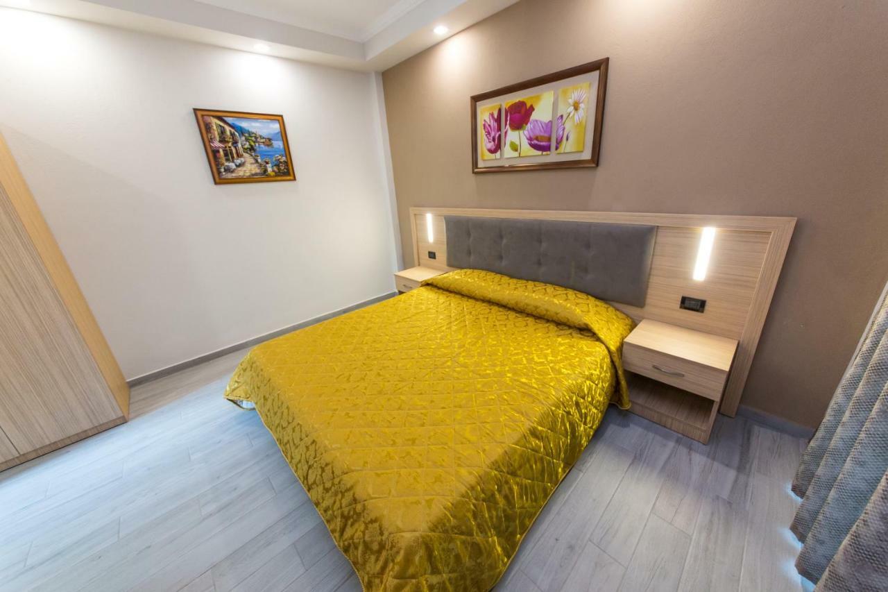 Western Star Hotel Durres Bagian luar foto