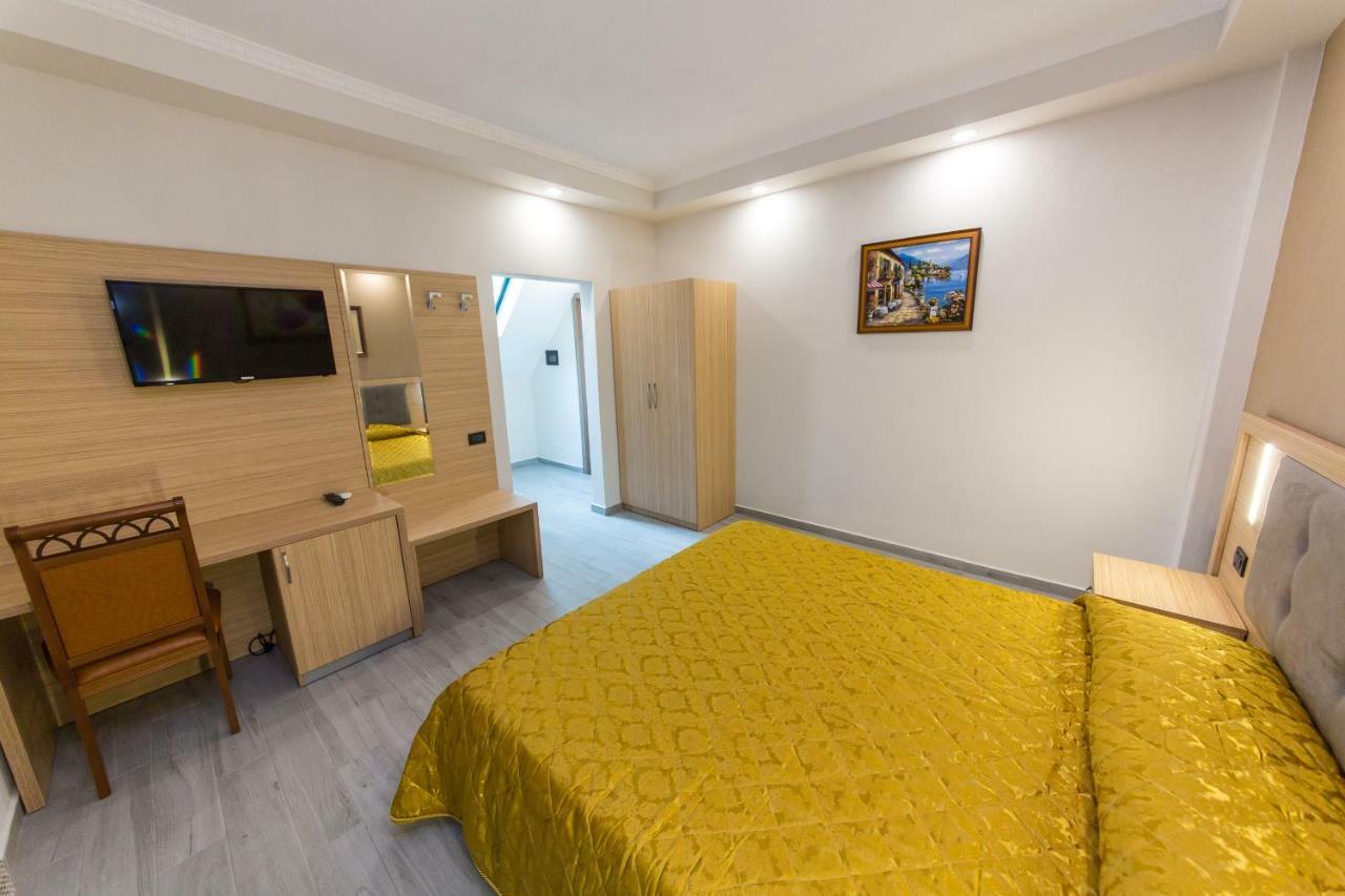 Western Star Hotel Durres Bagian luar foto