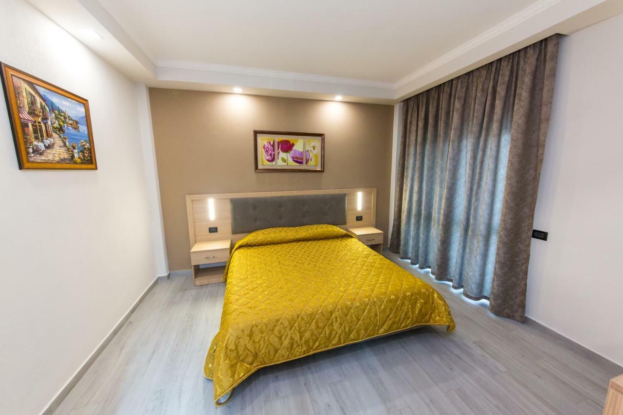 Western Star Hotel Durres Bagian luar foto