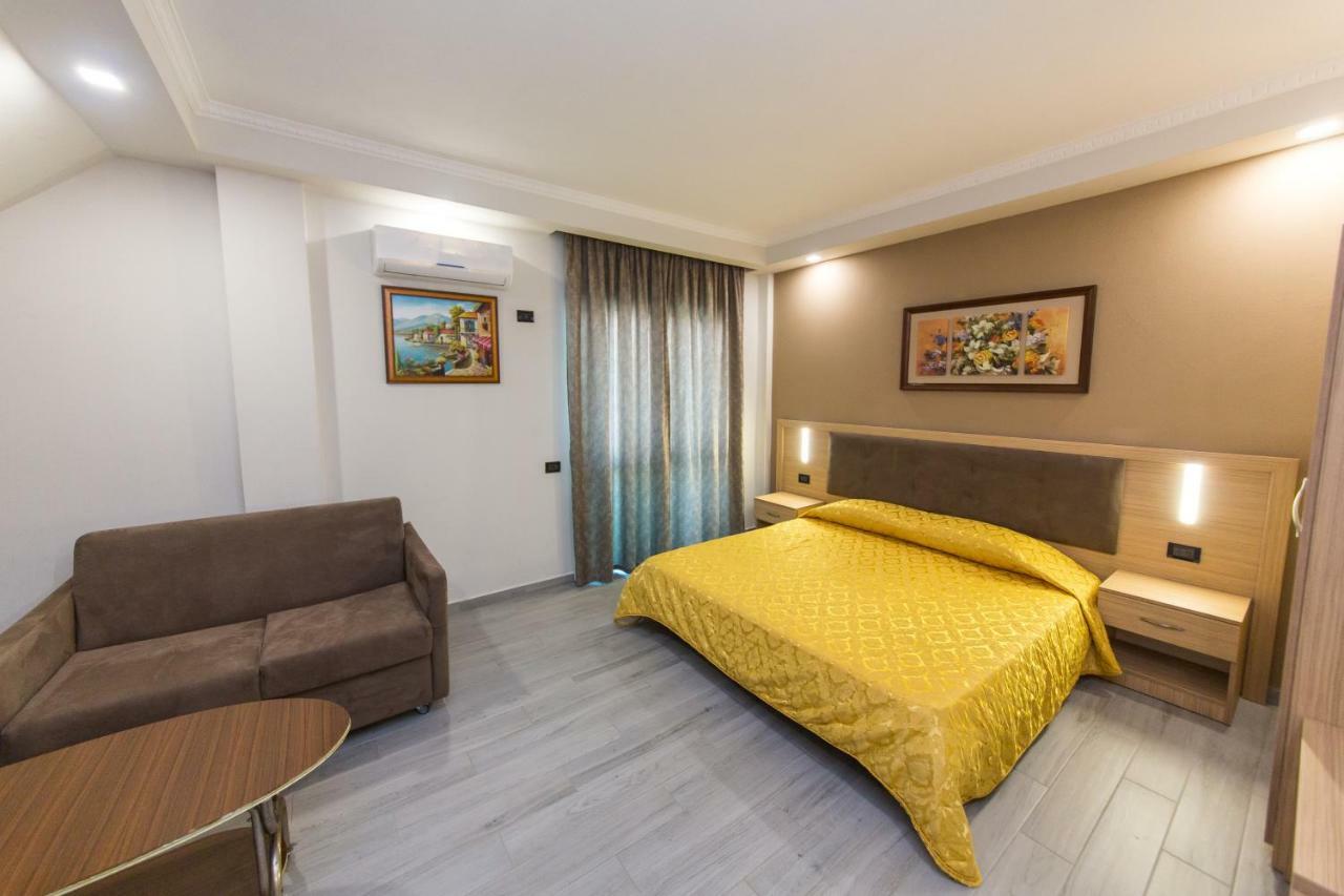 Western Star Hotel Durres Bagian luar foto