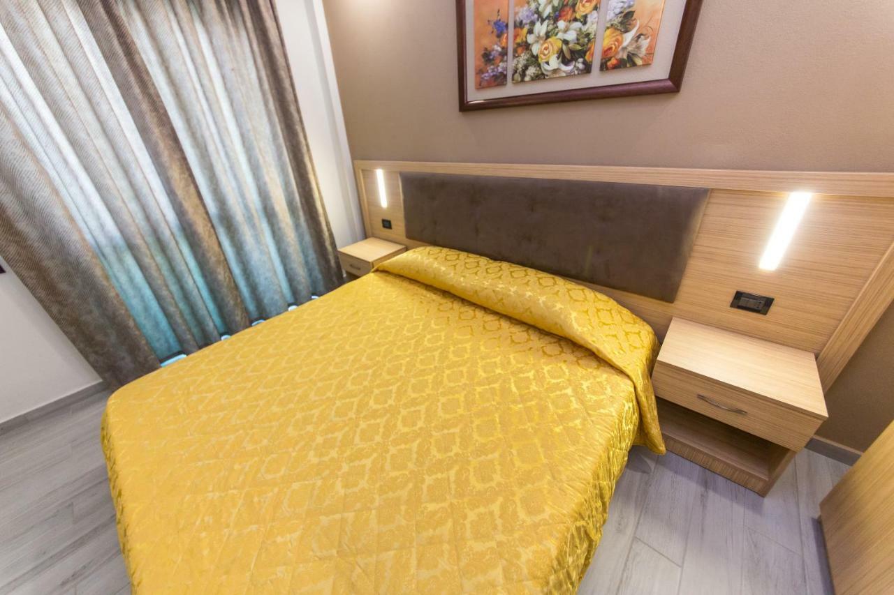 Western Star Hotel Durres Bagian luar foto