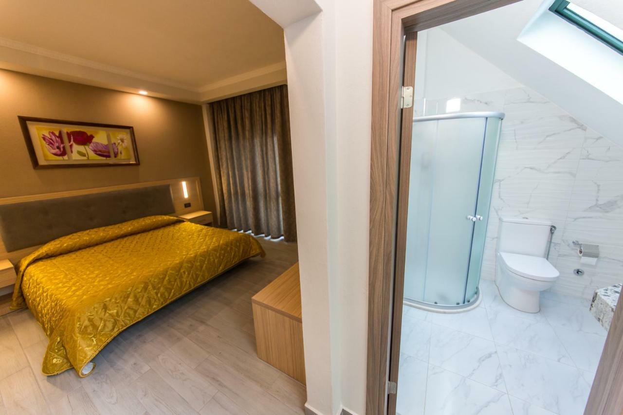 Western Star Hotel Durres Bagian luar foto